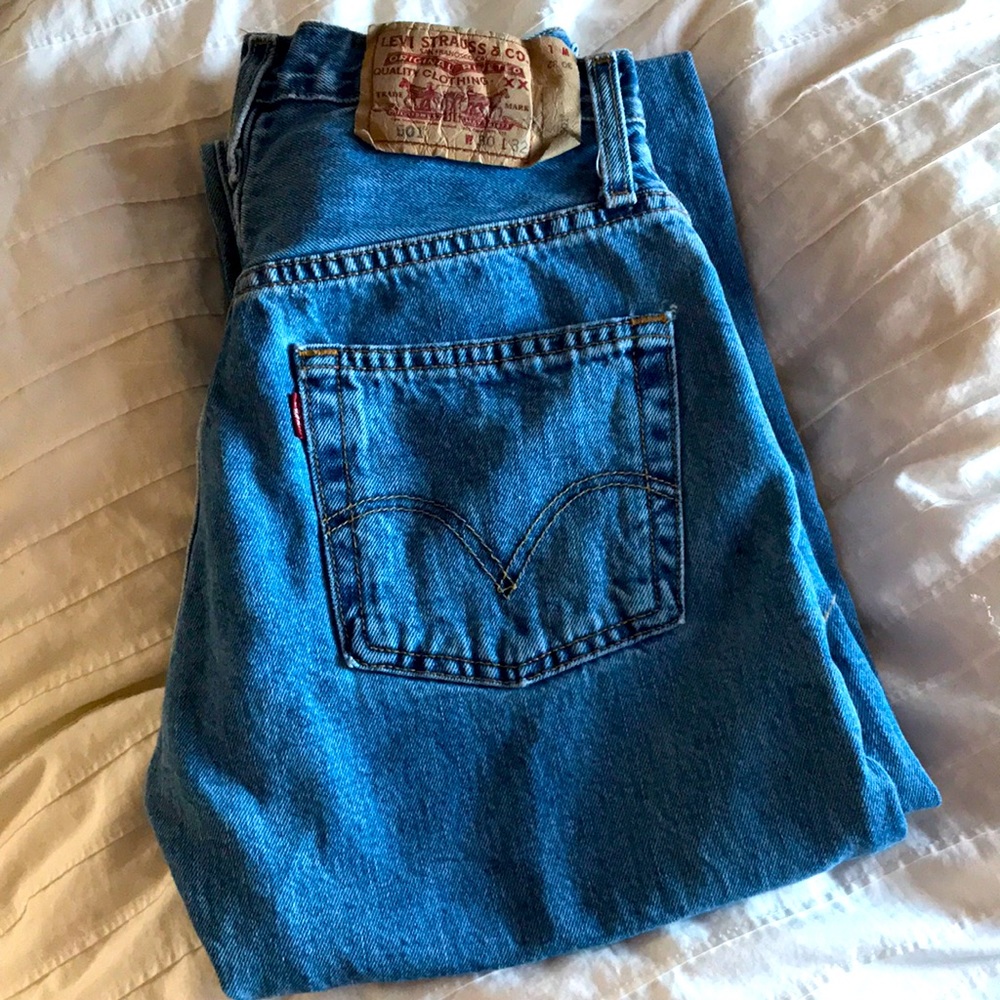 Vintage Levi’s size 0 or small on the tag it says 423 super cute pockets
